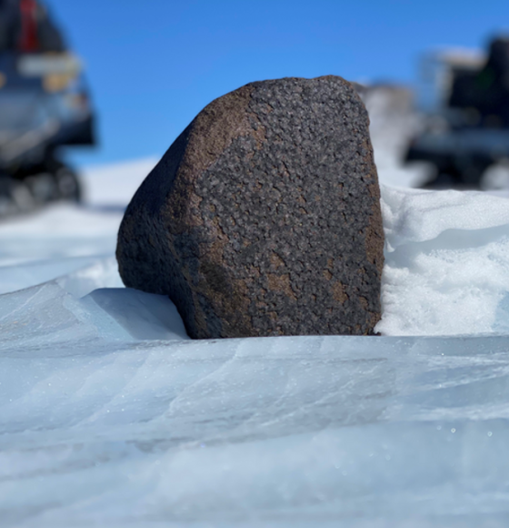 Copernicus Sentinel-2 helps explorers unearth rare 7.6 kg meteorite in Antarctica