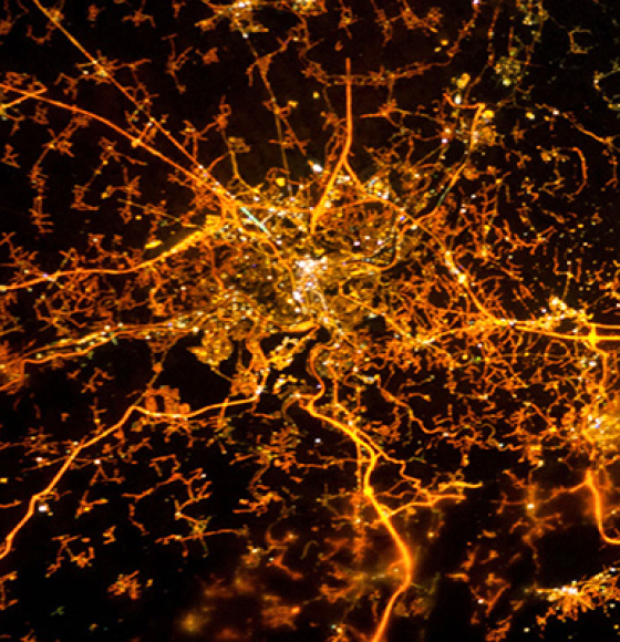 De vurige stad gezien vanuit het Internationale Ruimtestation