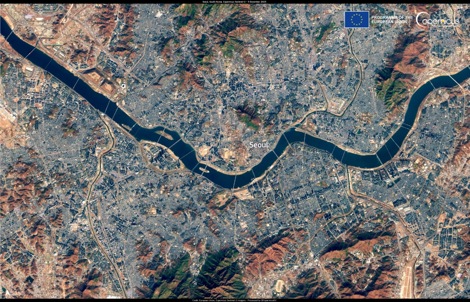 The Seoul (Korea) metropolitan area, visible in this image acquired by one of the Copernicus Sentinel-2 satellites on 3 December 2023, is home to 26 million people.