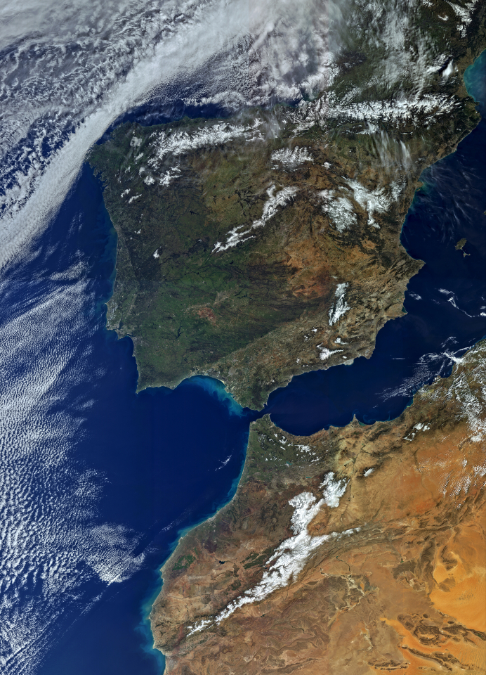 Twee weken na zijn lancering stuurt Sentinel-3A al de eerste beelden door. Dit exemplaar toont het Iberische schiereiland en een deel van Noord-Afrika. Het werd opgenomen door het OLCI-instrument (Ocean and Land Colour Instrument), een sensor  die in 21 spectrale banden werkt met een resolutie van 300 m en een strookbreedte van 1270 km. Vooral opvallend zijn de turkooizen wervelingen langsheen de Marokkaanse en Spaanse kust, die wijzen op de aanwezigheid van sediment en plankton.