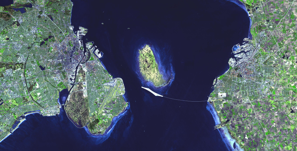 Image ASTER du pont Oresund acquise le 10 avril 2004. Credit NASA/GSFC/METI/ERSDAC/JAROS, and U.S./Japan ASTER Science Team.